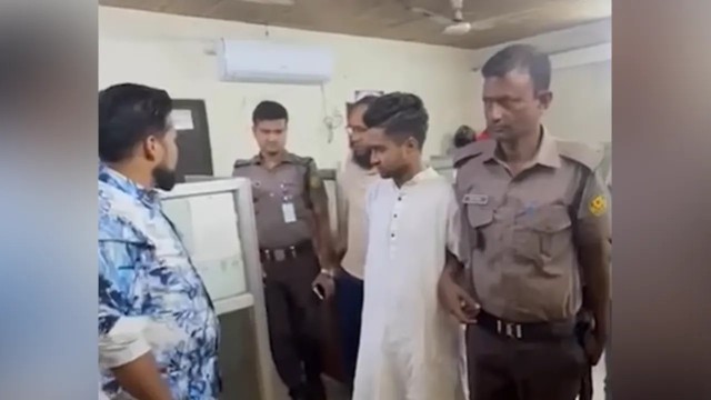 ঢাবির টিএসসিতে লালন উৎসব থেকে ছাত্রলীগ নেতা আটক, পুলিশের হেফাজতে